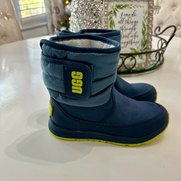 UGG children’s waterproof boots - Picture 1 of 6